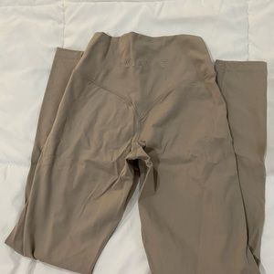 Gently worn balance athletica cloud legging